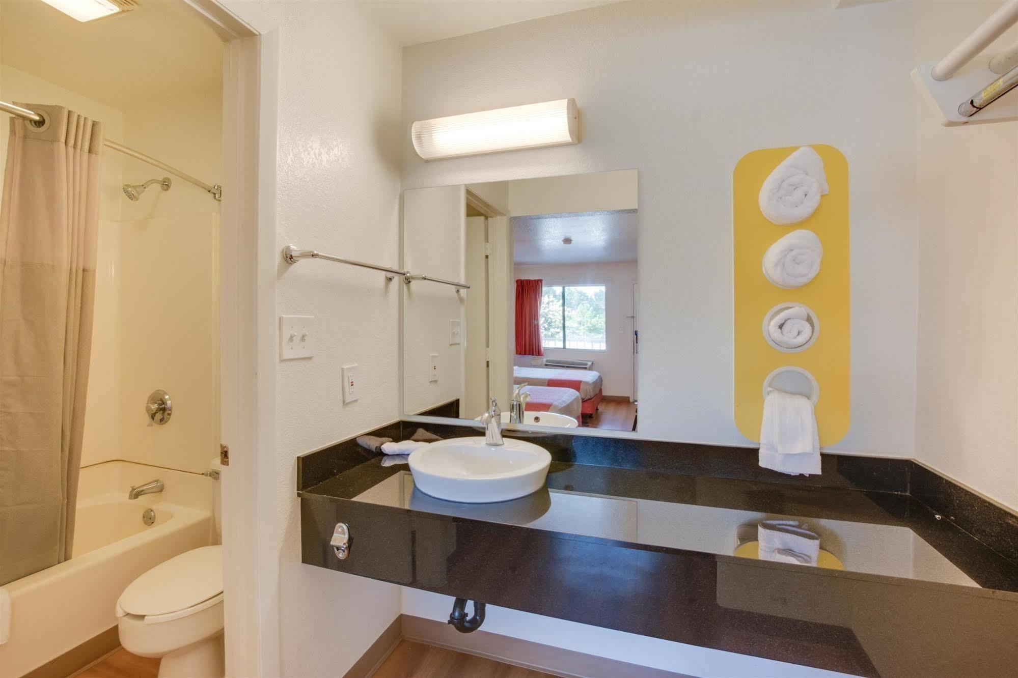 Motel 6-Columbia, Sc - West מראה חיצוני תמונה
